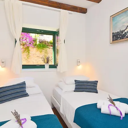 看姆潘内尔公寓和客房旅馆 3*